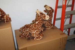 lot 101 image: Lot of (2) Giraffe Plush Toys