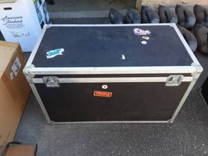 lot 37 image: Felt Lined Hard Sided Trunk 44x23x26