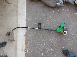 lot 39 image: Weed Eater FL-25