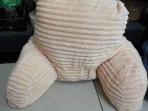 Room Essentials Peach Pillow Bed Re...