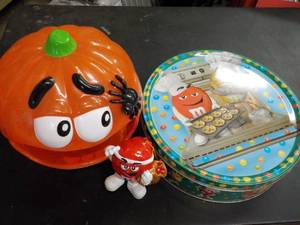 M and M Pumpkin Talks Tin Ornament...