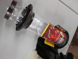 lot 23 image: Squirrel Resistent Bird Feeder...