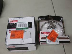 lot 33 image: 2 Towel Rings...