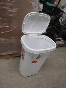 lot 91 image: Rubbermaid Trash Bin...