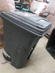 lot 93 image: Toter 64 Gal. Greenstone Trash Can ...