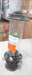 lot 98 image: Squirrel Resistent Bird Feeder...