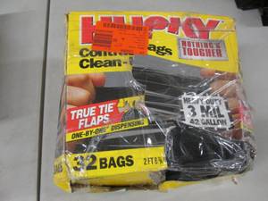 lot 106 image: Husky Contractor Clean Up Bags...