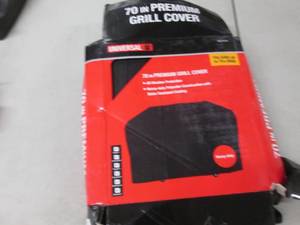 lot 134 image: Universal 70 inch Premium Grill Cov...