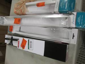 lot 219 image: 4 Assorted Towel Bar Products...