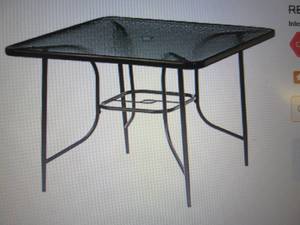 lot 235 image: alcove Aberdeen Square Glass Outdoo...