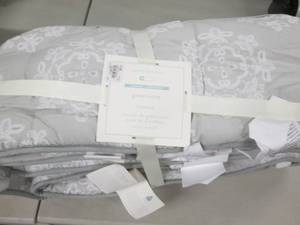 lot 266 image: Pottery Barn Genevieve Bumper Retai...