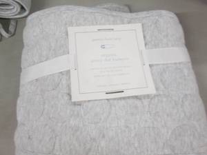 lot 274 image: Pottery Barn Kids Organic Jersey Do...