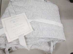 lot 276 image: Pottery Barn Kids Organic Jersey Do...