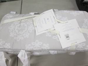 lot 281 image: Pottery Barn Genevieve Bumper Retai...