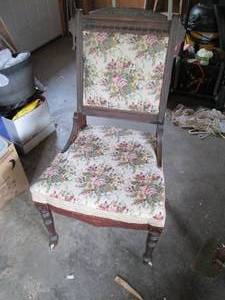 lot 465 image: Vintage Wood Frame Chair Great Con...