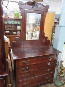 lot 2 image: 4 Drawer Vintage Dresser With Attac...
