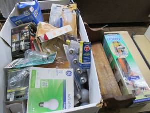 lot 124 image: Box of Assorted Lights ...
