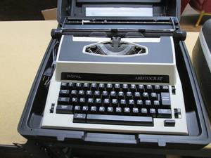 lot 127 image: Royal Aristocrat Typewriter Noted ...