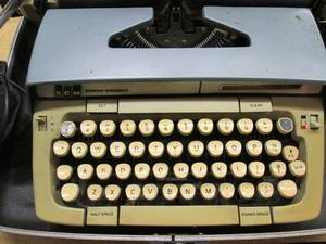 lot 128 image: SCM Smith Corona Classic 12 Typewri...