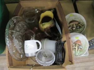 lot 152 image: Serving Platters, Glass Picture, Ca...