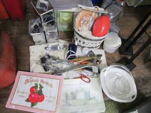 lot 157 image: Large Lot Kitchen Items See Photos...