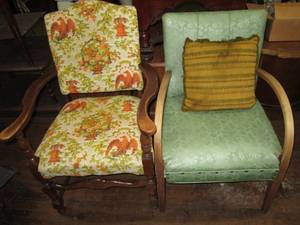 lot 178 image: (2) Vintage Chairs & Pillow...
