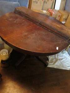lot 192 image: Vintage Round Table 44 Round On Wh...