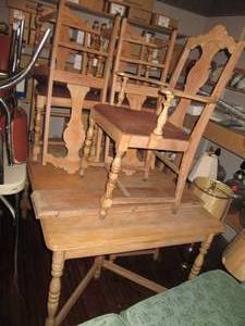 lot 194 image: Vintage Table With (2) Leaves & (6)...