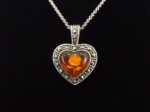 lot 16 image: .925 Sterling Silver Art Nouveau Inlayed Amber Rose Heart Pendant Necklace