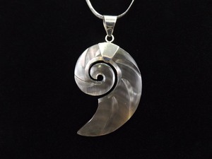 lot 32 image: .925 Sterling Silver Abalone Shell Pendant Necklace