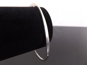 lot 46 image: .925 Sterling Silver Bangle Bracelet