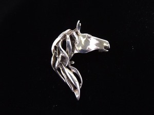 lot 51 image: .925 Sterling Silver Horse Head Brooch