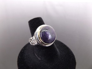 lot 57 image: .925 Sterling Silver Amethyst Cabochon Ring Size 8