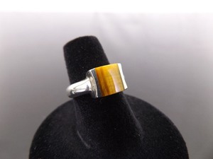 lot 68 image: .925 Sterling Silver Tigers Eye Cabochon Ring Size 6