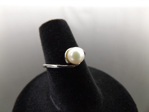 lot 72 image: .925 Sterling Silver Genuine Pearl Ring Size 5.75