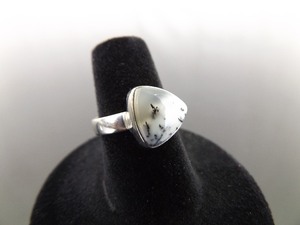 lot 71 image: .925 Sterling Silver Moss Agate Trillion Cabochon Ring Size 6