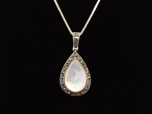 lot 24 image: .925 Sterling Silver Art Nouveau Pear Cut Mother of Pearl Pendant Necklace
