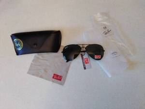lot 59 image: Ray-Ban Sunglasses LIKE NEW