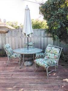 lot 76 image: Patio Set