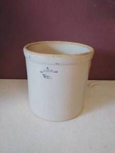 lot 80 image: Vintage Crock