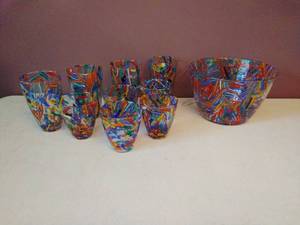 lot 33 image: Ten Piece Confetti Glass Set
