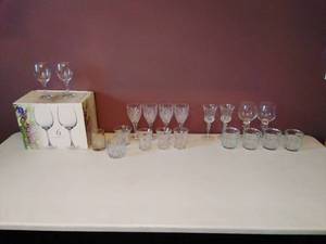 lot 36 image: Collection of Clear Glassware
