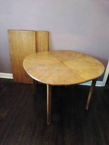 lot 35 image: Dining Table with Two Leaves