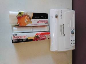 lot 37 image: FoodSaver with Bags
