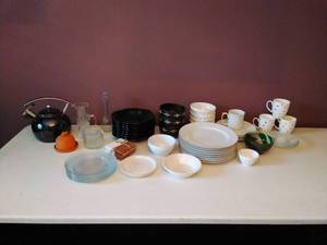 lot 41 image: Collection of Miscellaneous Dishes