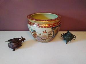 lot 47 image: Collection of Asian-Inspired Dcor
