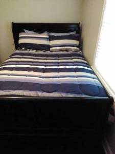 lot 13 image: Black Sleigh Bed (Queen Size)