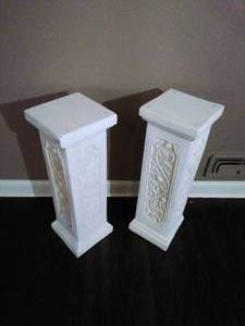 lot 20 image: Pair of Decorative White Pillars