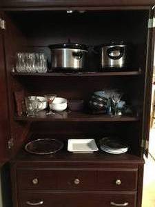 lot 100 image: Contents of Cabinet