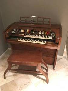 lot 8 image: Wurlitzer Organ